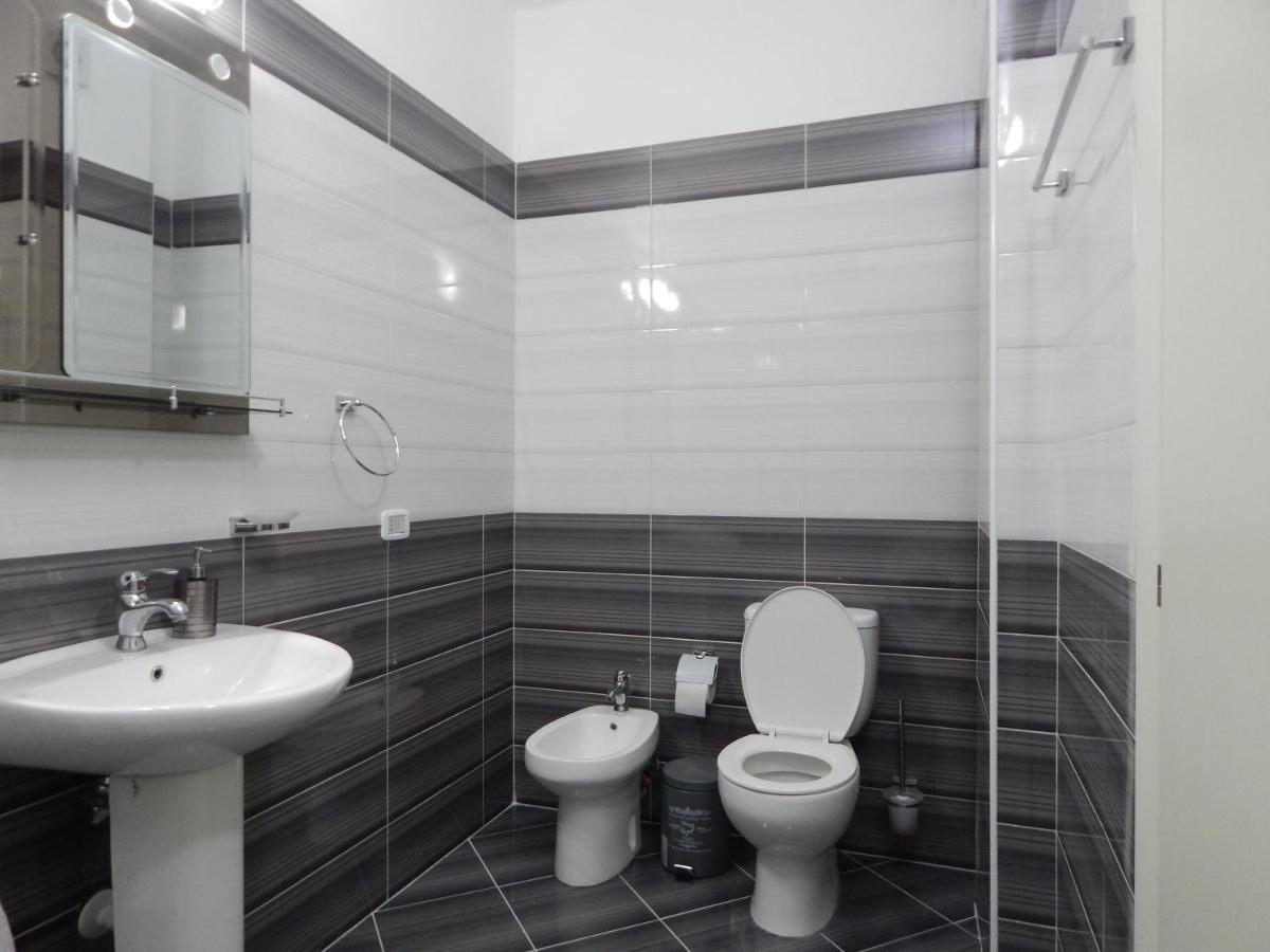 Modern Spacious 1 Bedroom Flat Next To The Beach Vlore Ngoại thất bức ảnh